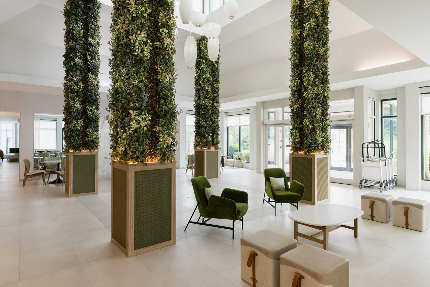 Custom Greenery-Wrapped Columns | Hilton Garden Inn Atlanta Airport Lo ...